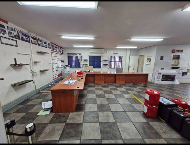 2,100M² WAREHOUSE TO LET IN JET PARK